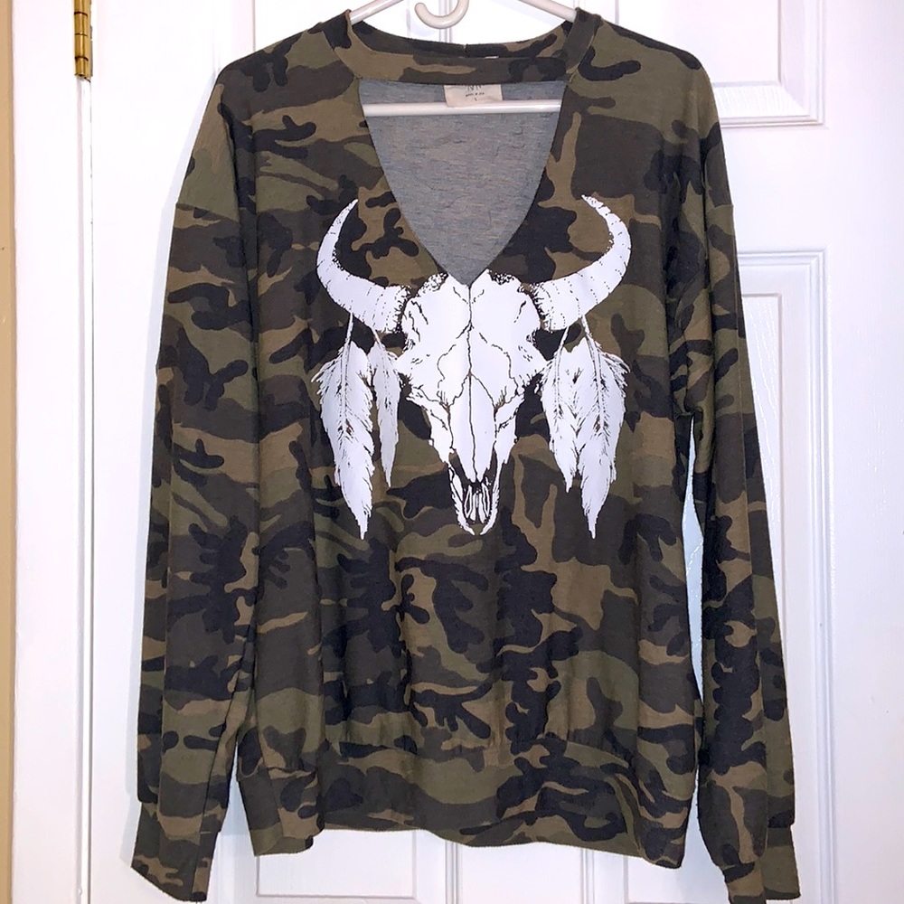 Fantastic Fawn camo skull pullover oversized sweater size S